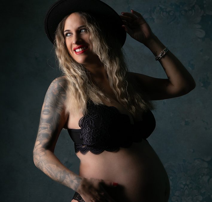 Reportaje de fotos embarazada en estudio. Almería